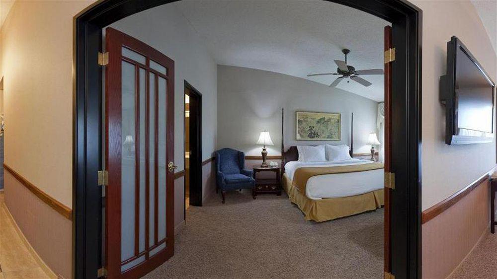 Hotel Express & West I-70 Wanamaker By Ihg