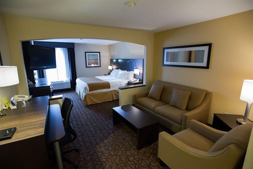 Express & West I-70 Wanamaker By Ihg 2*