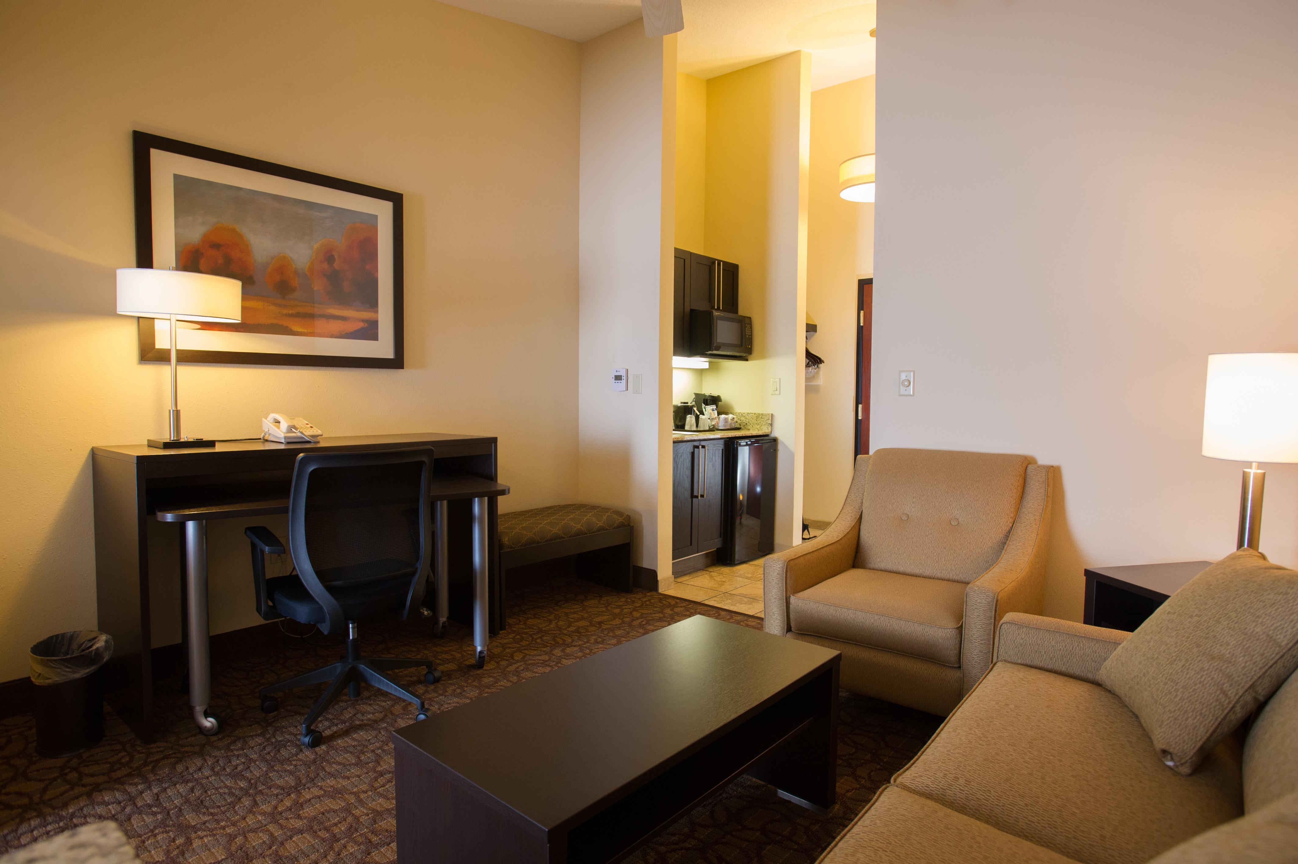 Express & West I-70 Wanamaker By Ihg 2*