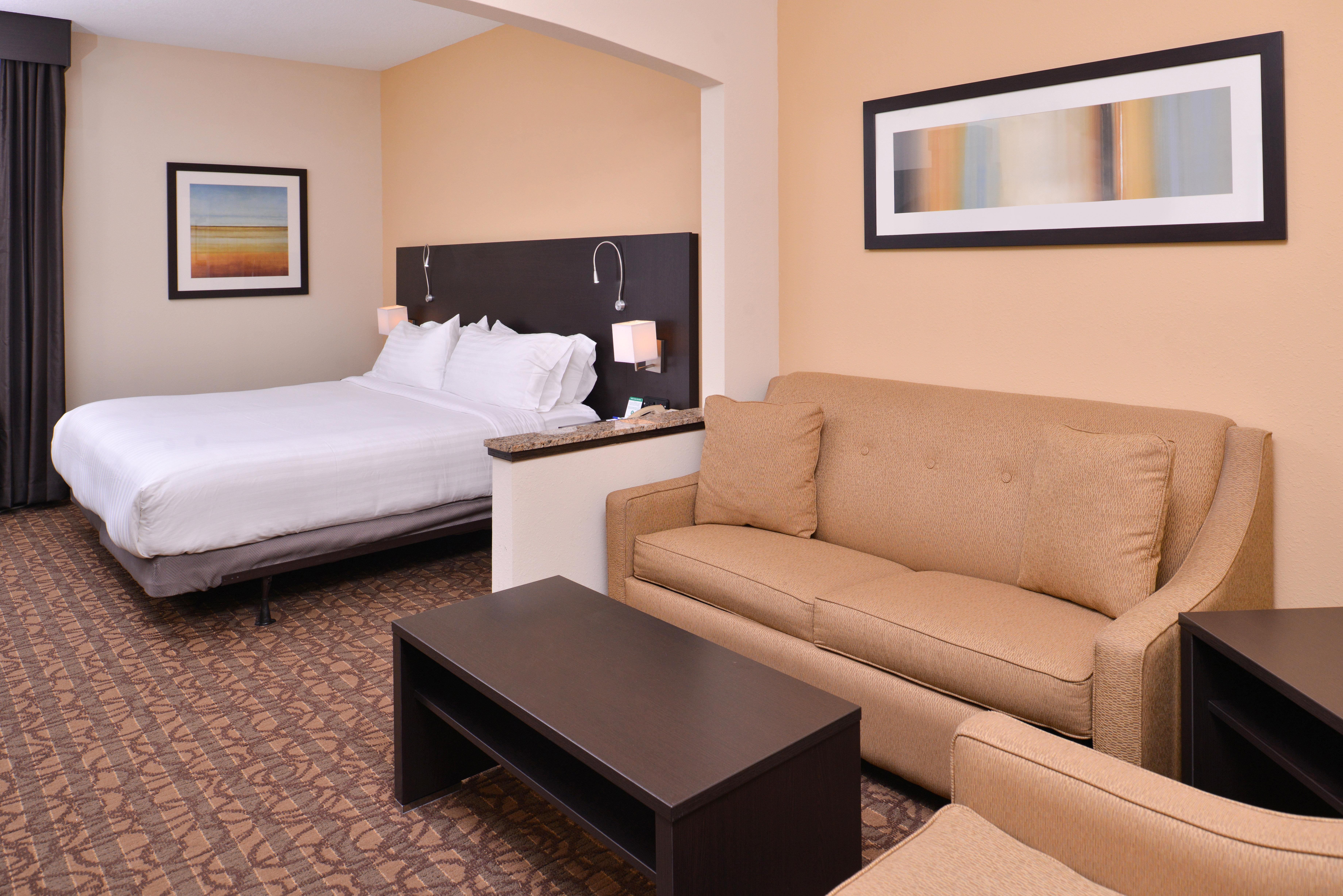 Express & West I-70 Wanamaker By Ihg Hotel Topeka