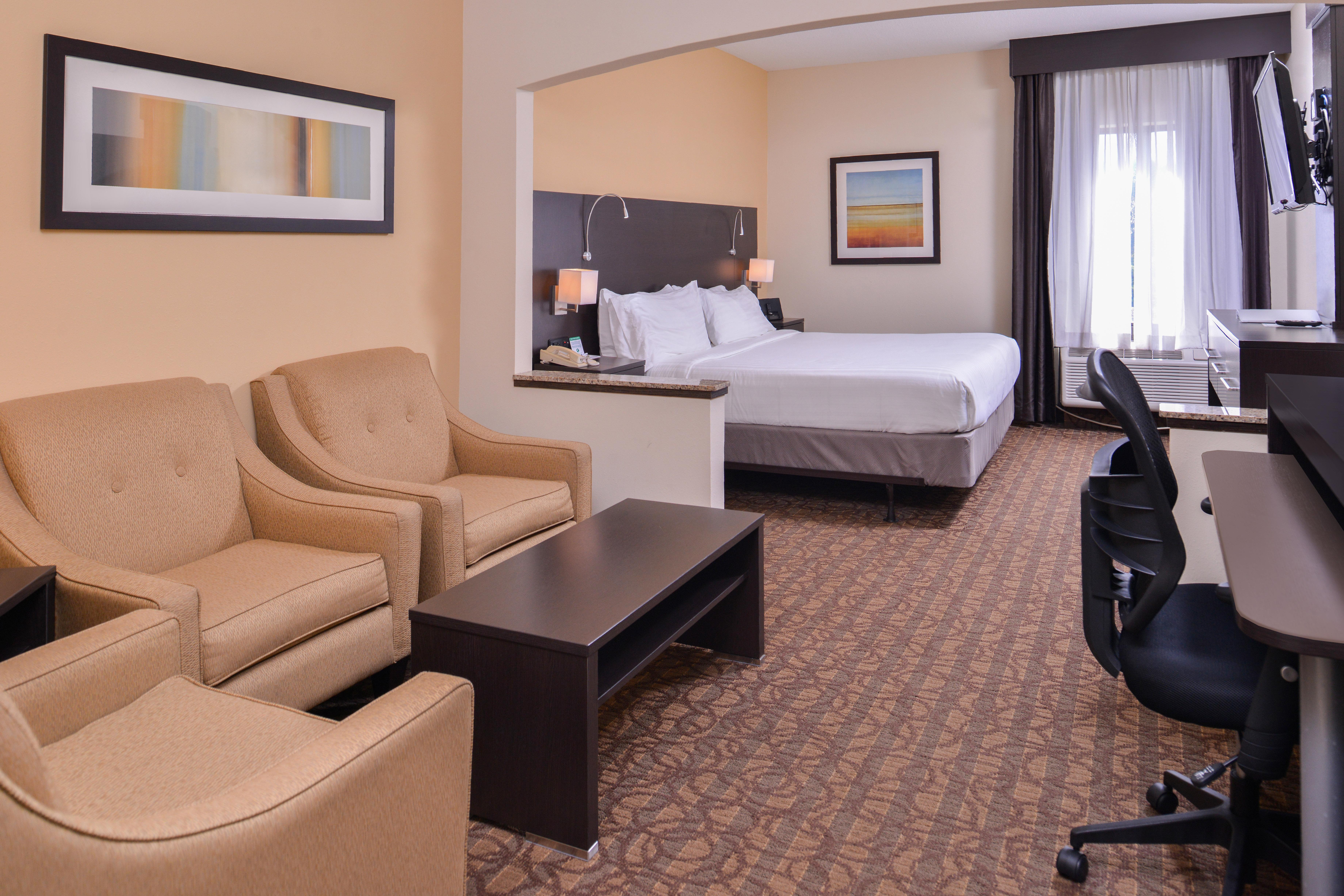 Express & West I-70 Wanamaker By Ihg 2*
