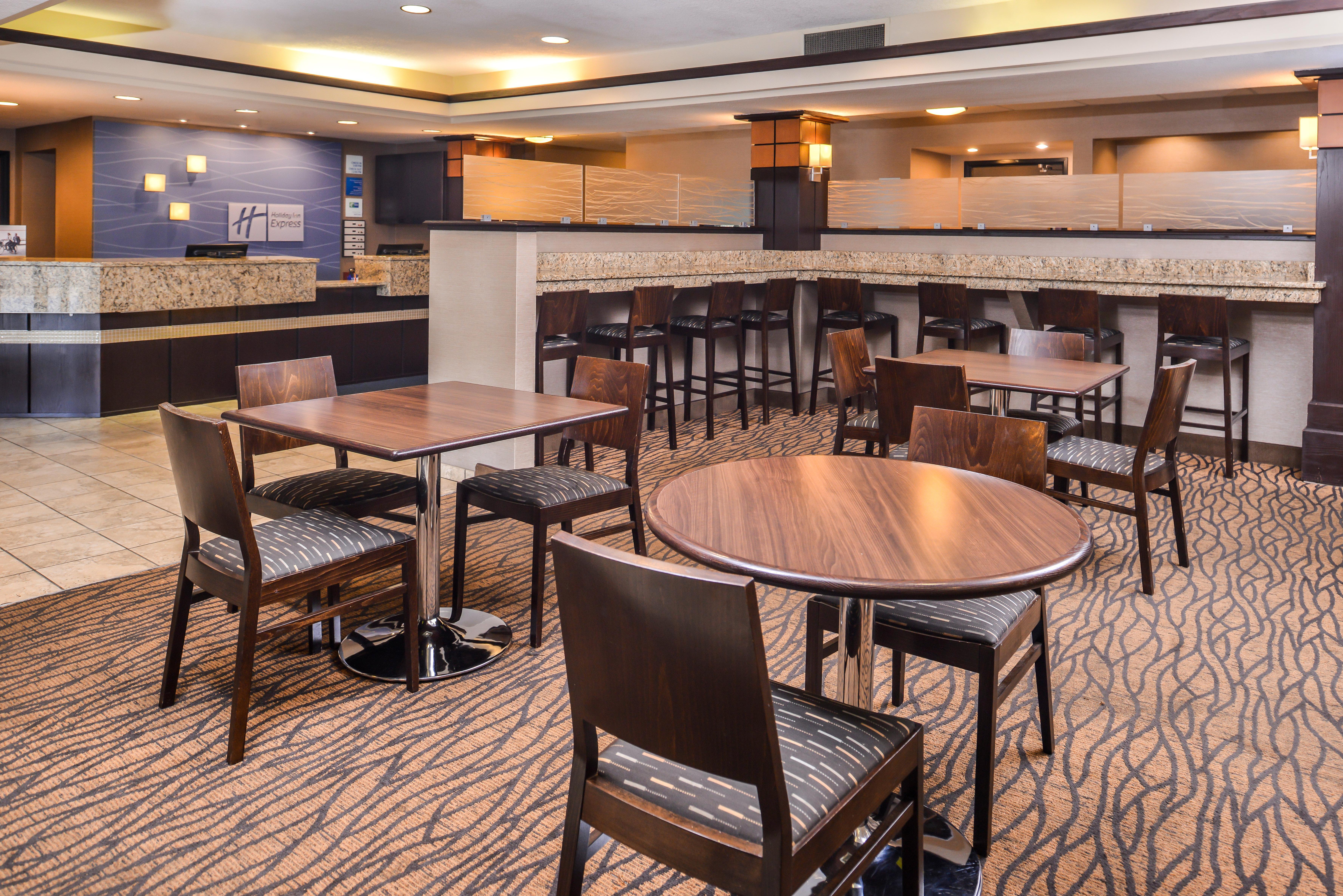 Express & West I-70 Wanamaker By Ihg 2*