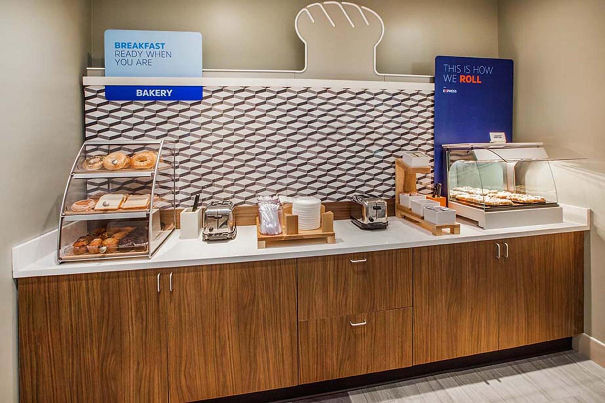 Express & West I-70 Wanamaker By Ihg